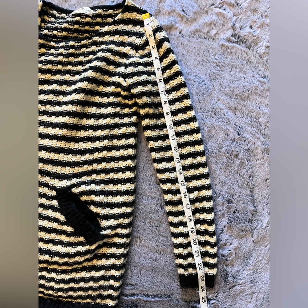 Mirumi EUC Black And White Knit Striped Eyelash Tunic Sweater Pockets Sz Medium - Picture 9 of 12
